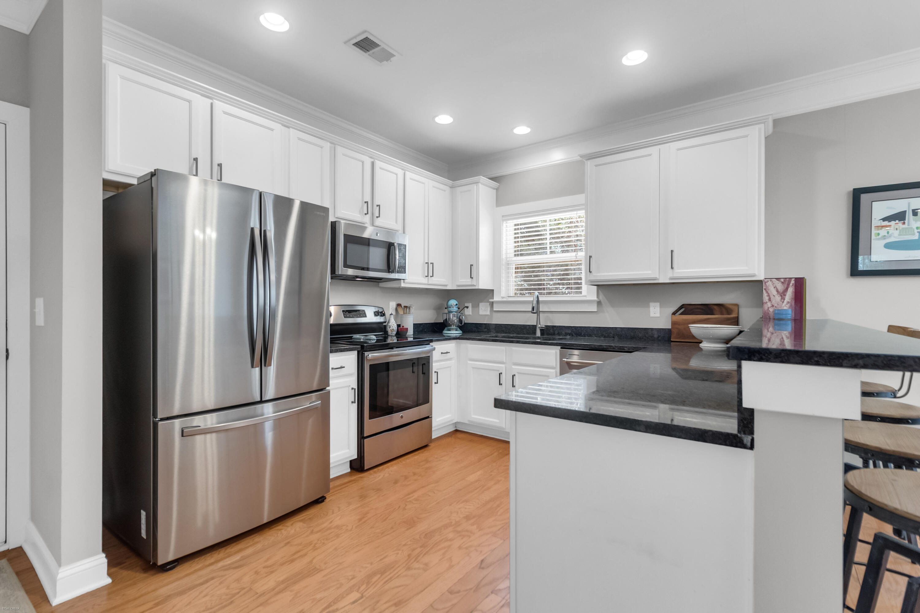 949 Dills Bluff Road Charleston, SC 29412 - Photo 2 of 40 Nicely Appointed Kitchen