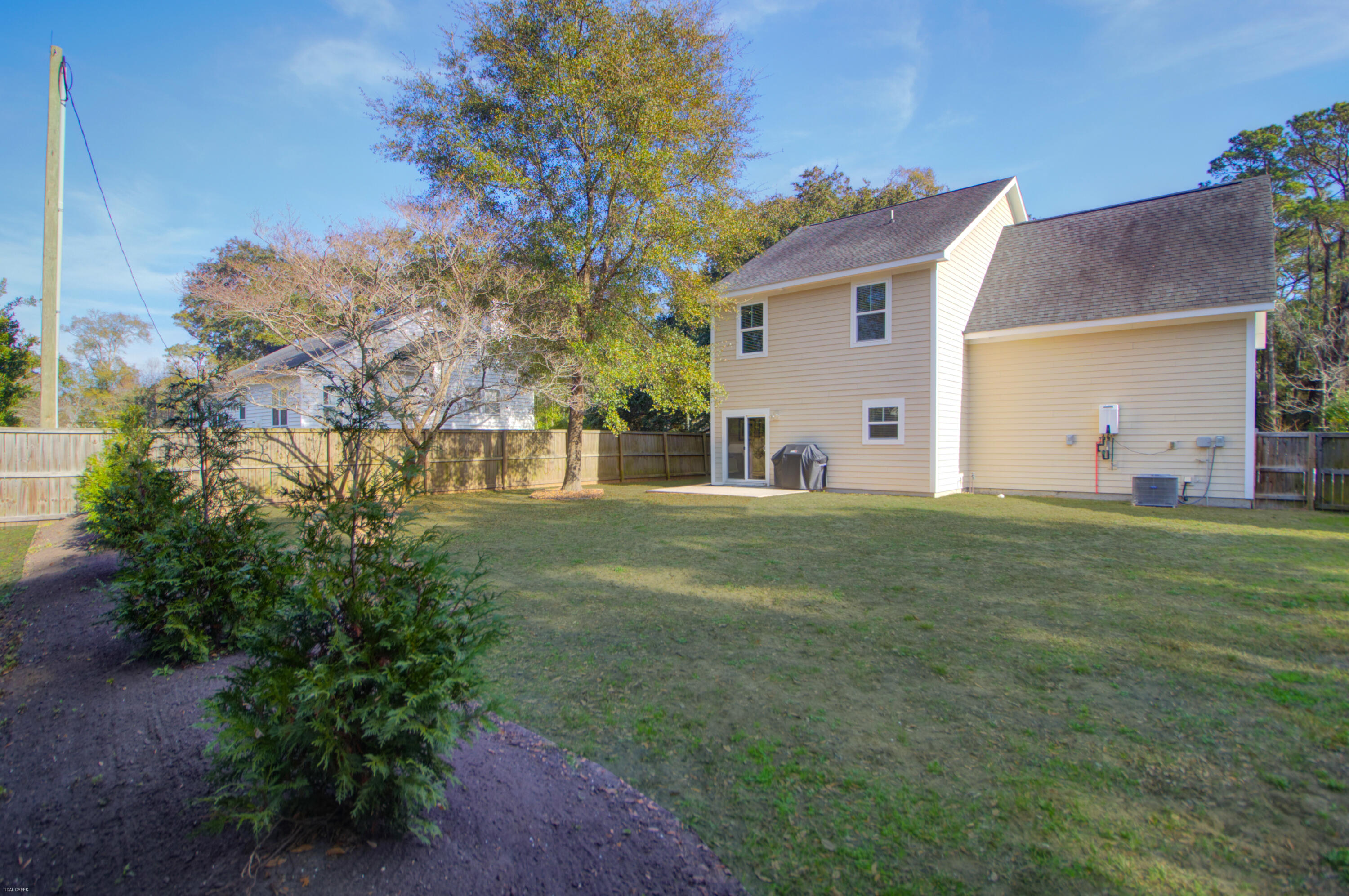 949 Dills Bluff Road Charleston, SC 29412 - Photo 33 of 40 Large Backyard