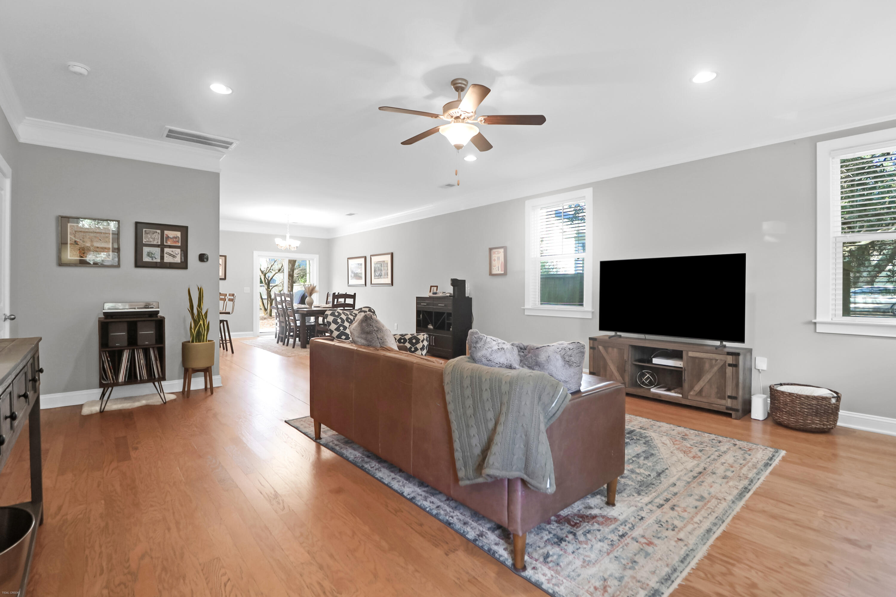 949 Dills Bluff Road Charleston, SC 29412 - Photo 8 of 40 Living Room