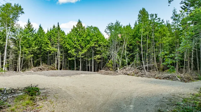 $320,000 | 7 9th, Ellsworth, ME 04605