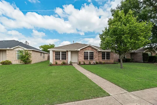 $289,999 | 2938 Marquis Lane, Lancaster, TX 75134