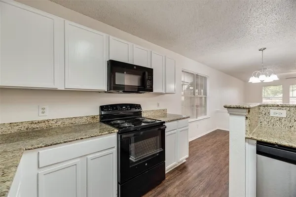 $289,999 | 2938 Marquis Lane, Lancaster, TX 75134