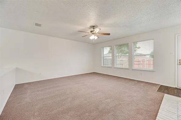 $289,999 | 2938 Marquis Lane, Lancaster, TX 75134