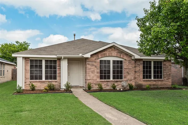 $289,999 | 2938 Marquis Lane, Lancaster, TX 75134