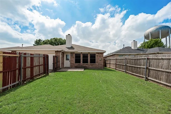 $289,999 | 2938 Marquis Lane, Lancaster, TX 75134