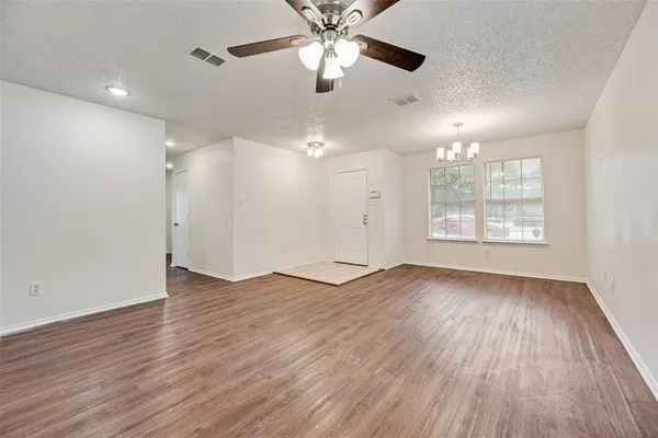 $289,999 | 2938 Marquis Lane, Lancaster, TX 75134