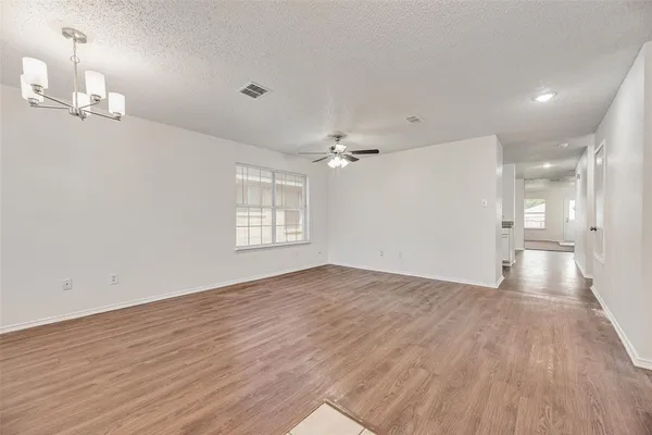 $289,999 | 2938 Marquis Lane, Lancaster, TX 75134