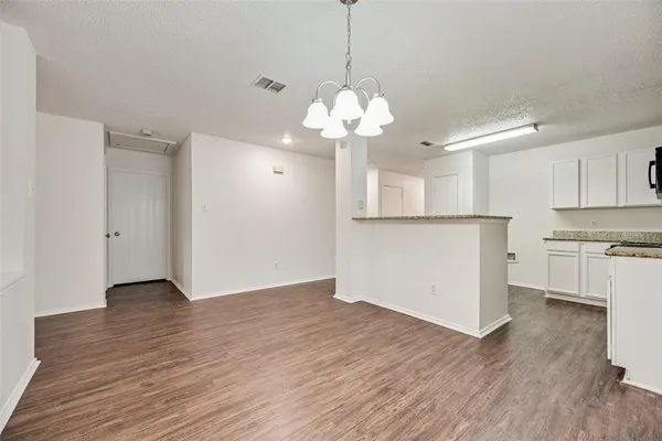 $289,999 | 2938 Marquis Lane, Lancaster, TX 75134