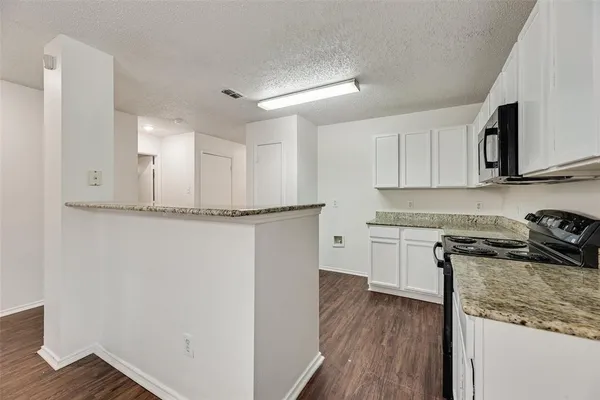 $289,999 | 2938 Marquis Lane, Lancaster, TX 75134