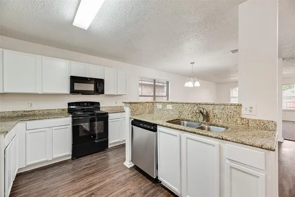 $289,999 | 2938 Marquis Lane, Lancaster, TX 75134