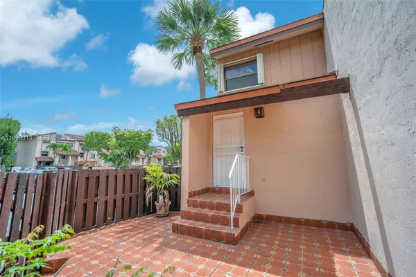 $2,900 | 685 West Park Drive, Unit 20611, Miami, FL 33172