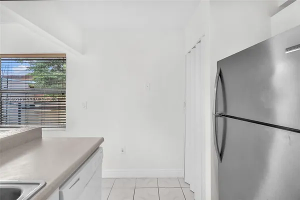 $2,900 | 685 West Park Drive, Unit 20611, Miami, FL 33172