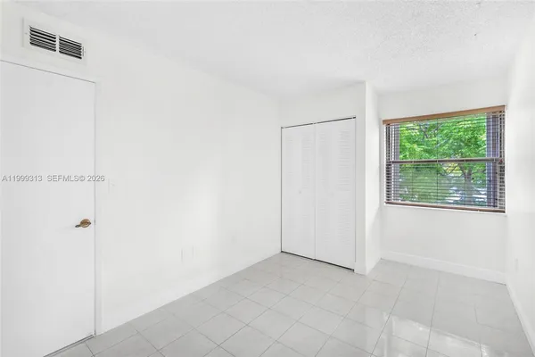 $2,900 | 685 West Park Drive, Unit 20611, Miami, FL 33172