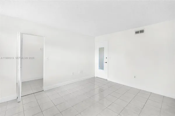 $2,900 | 685 West Park Drive, Unit 20611, Miami, FL 33172
