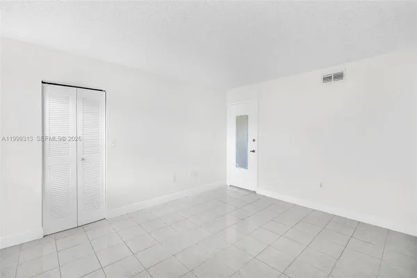 $2,900 | 685 West Park Drive, Unit 20611, Miami, FL 33172