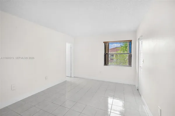 $2,900 | 685 West Park Drive, Unit 20611, Miami, FL 33172