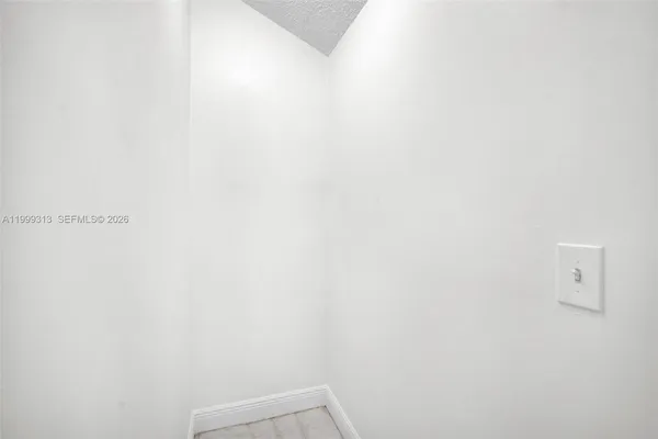 $2,900 | 685 West Park Drive, Unit 20611, Miami, FL 33172