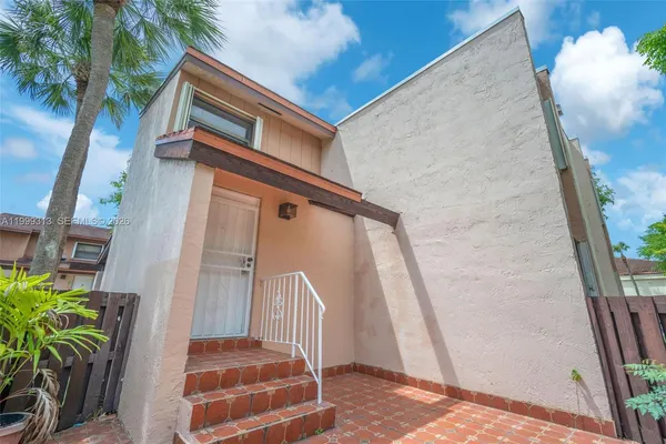 $2,900 | 685 West Park Drive, Unit 20611, Miami, FL 33172