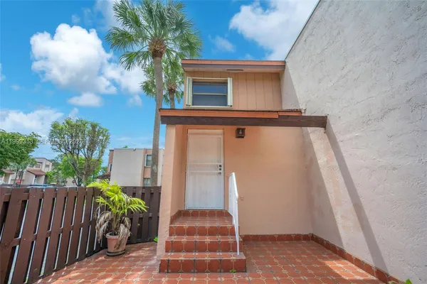 $2,900 | 685 West Park Drive, Unit 20611, Miami, FL 33172