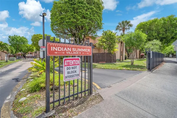 $2,900 | 685 West Park Drive, Unit 20611, Miami, FL 33172