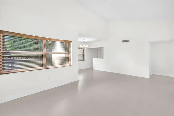 $2,900 | 685 West Park Drive, Unit 20611, Miami, FL 33172