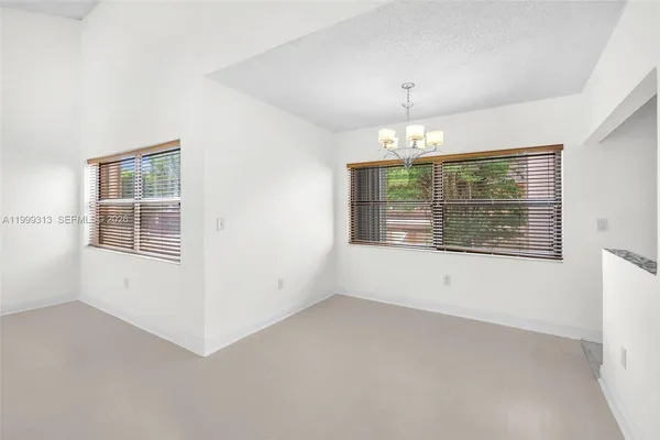 $2,900 | 685 West Park Drive, Unit 20611, Miami, FL 33172