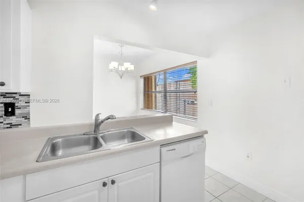 $2,900 | 685 West Park Drive, Unit 20611, Miami, FL 33172