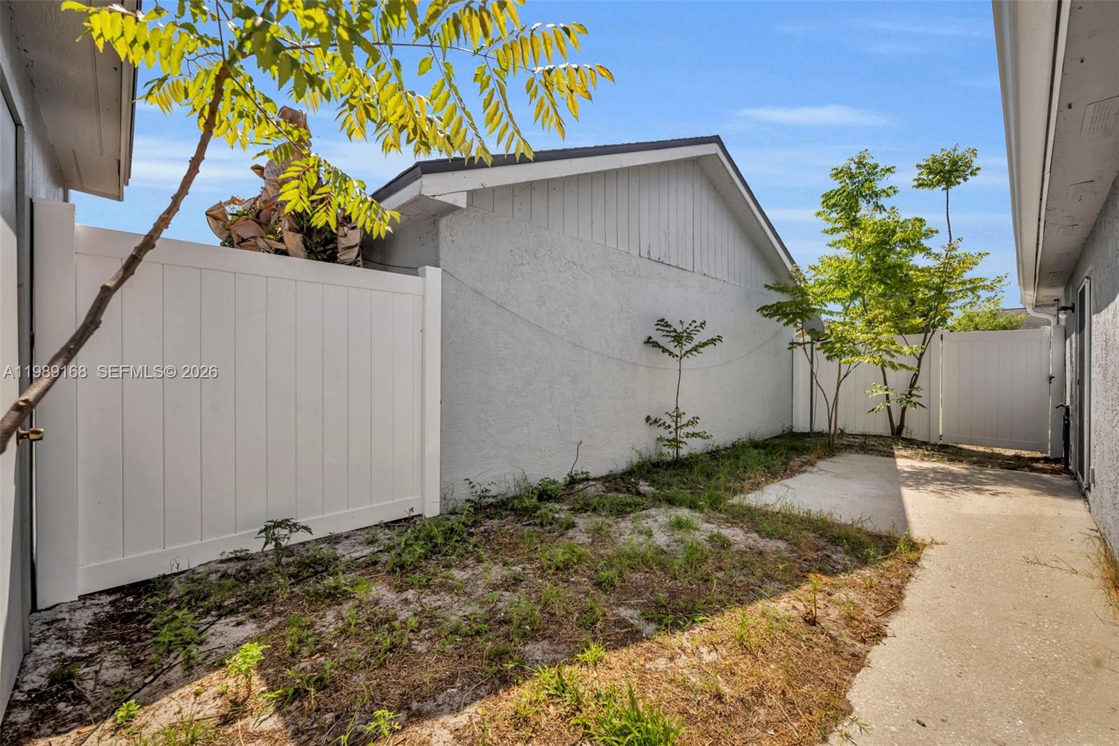 331 San Gabriel Street Winter Springs, FL 32708 - Photo 22 of 26 a backyard of a house
