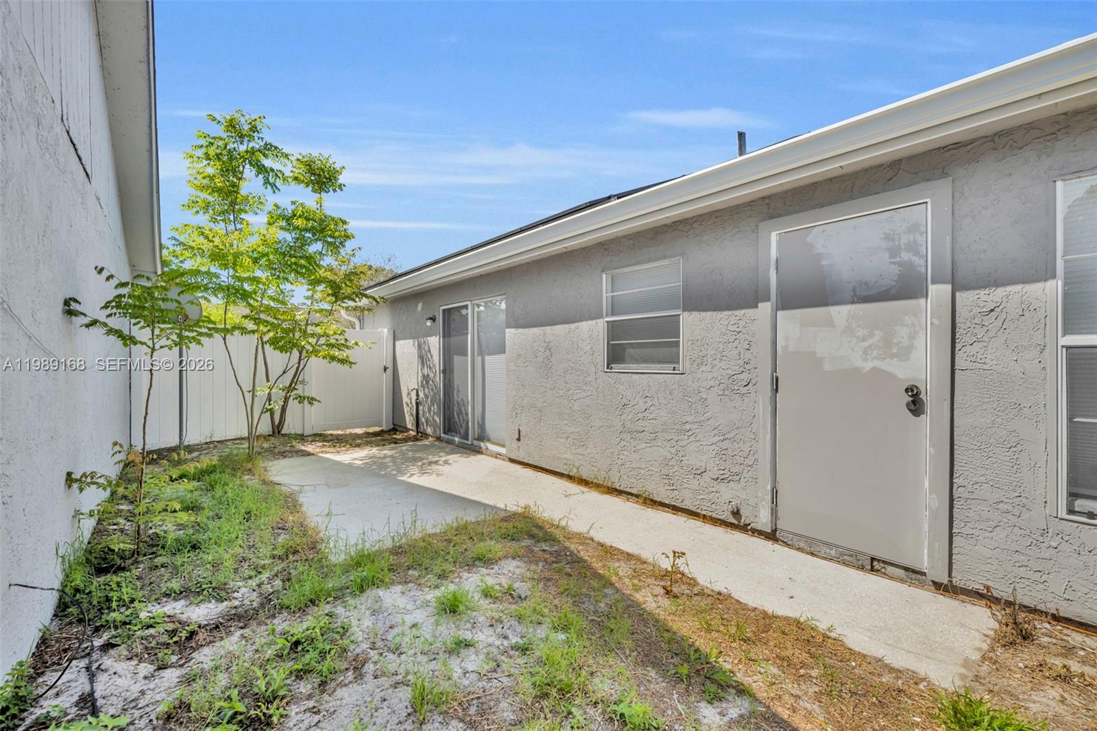 331 San Gabriel Street Winter Springs, FL 32708 - Photo 23 of 26 a backyard of a house