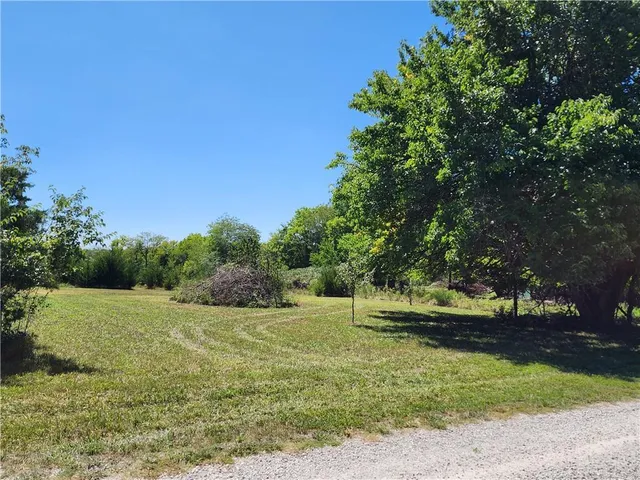 $15,000 | 42 Iowa Drive, Linn Valley, KS 66040