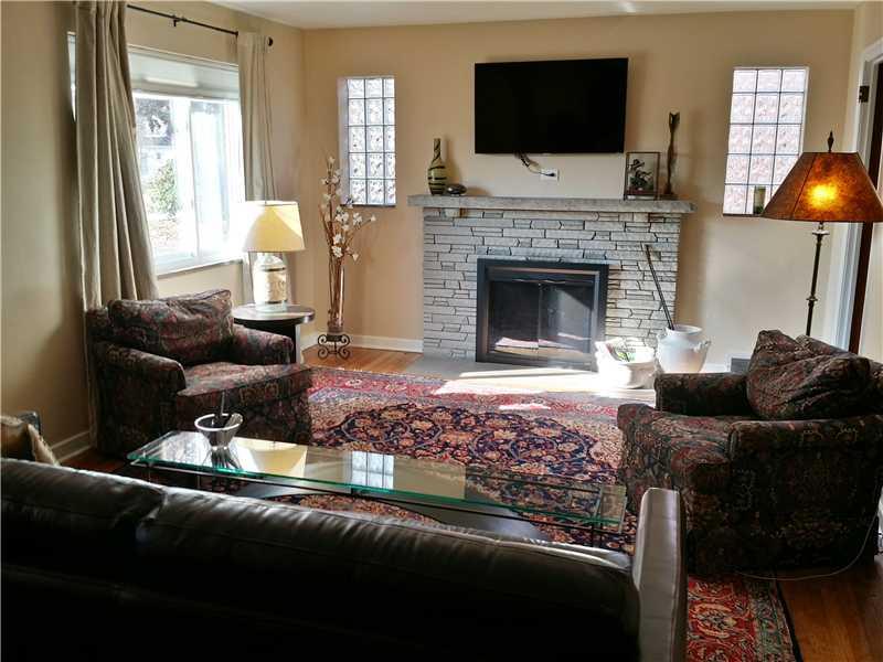 156 Gass Road Pittsburgh, PA 15229 - Photo 2 of 25 Living Room.