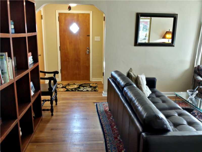 156 Gass Road Pittsburgh, PA 15229 - Photo 4 of 25 Entry/Foyer.