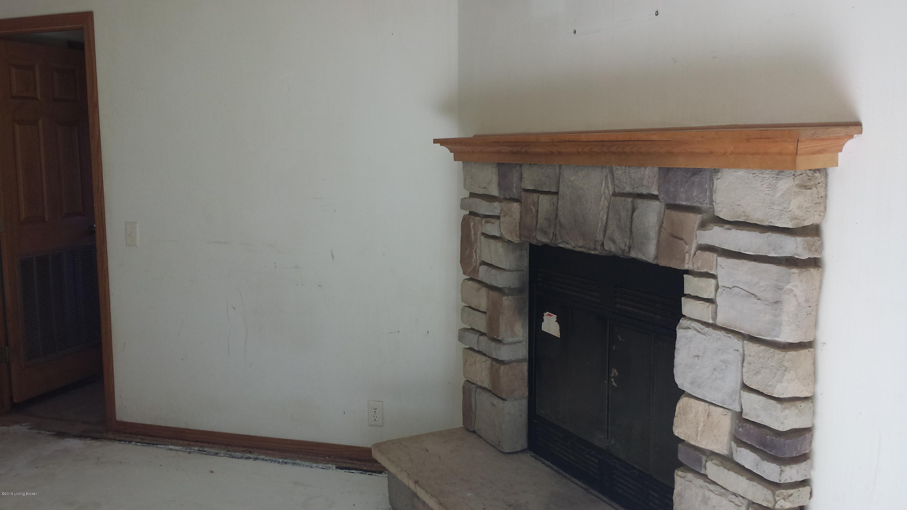295 Rustic Lane Shepherdsville, KY 40165 - Photo 8 of 32 2016-04-16 12.01.42