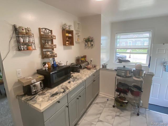 16841 Stephens Road Eastpointe, MI 48021 - Photo 3 of 29 IMG_5357.jpeg