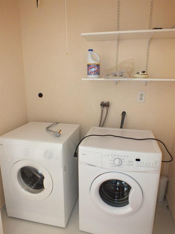 93 Kent Court, Unit 93 Meriden, CT 06450 - Photo 14 of 27 a utility room with dryer and washer