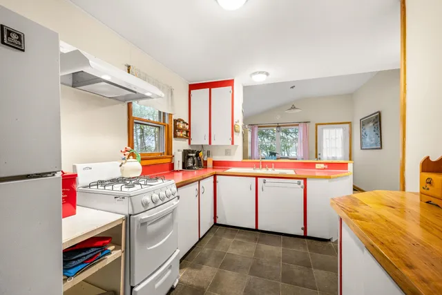 $575,000 | 414 Green Point Road, North Hero, VT 05474