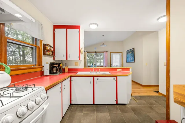 $575,000 | 414 Green Point Road, North Hero, VT 05474