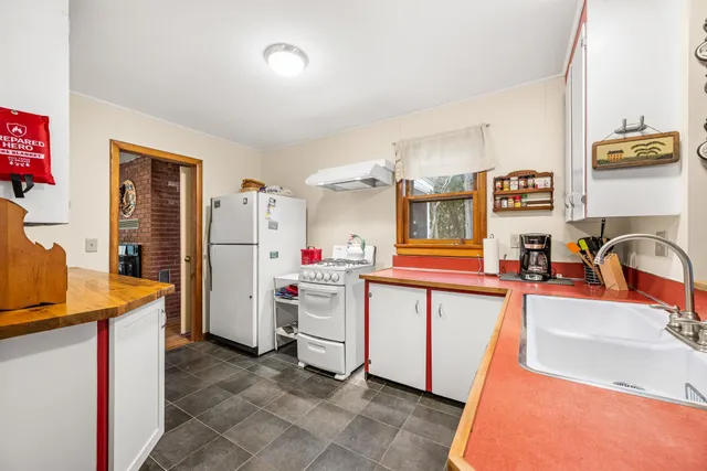 $575,000 | 414 Green Point Road, North Hero, VT 05474