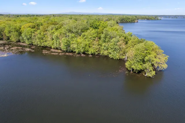 $575,000 | 414 Green Point Road, North Hero, VT 05474