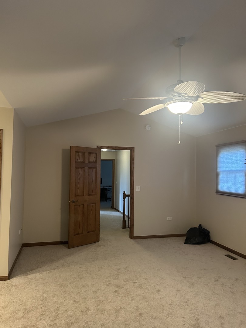 527 Springwood Lane Bolingbrook, IL 60440 - Photo 28 of 35 an empty room with a bathroom
