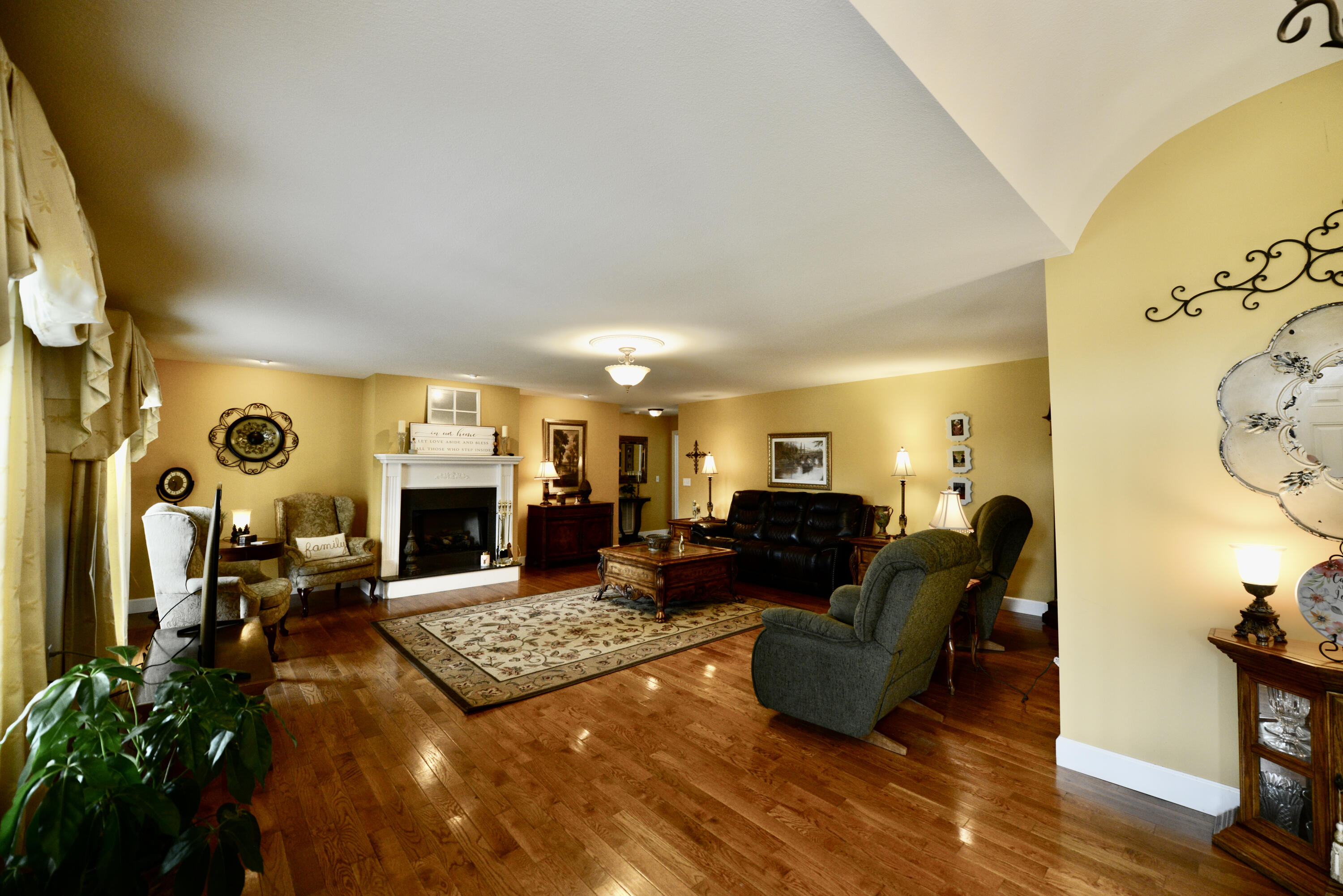 305 Hills Road Dayton, TN 37321 - Photo 6 of 41 7-living room