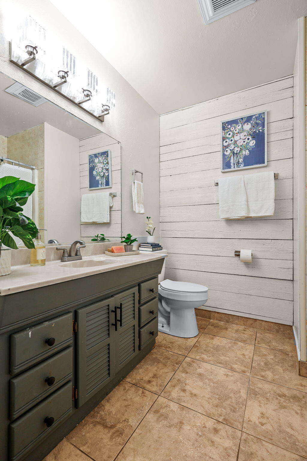 3646 Rhonda Road Cottonwood, CA 96022 - Photo 42 of 58 Hall Bathroom