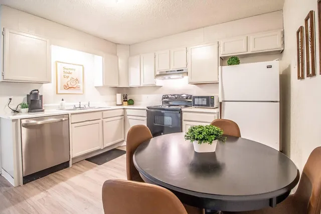 $995 | 5806 6th Street, Unit C, Lubbock, TX 79416