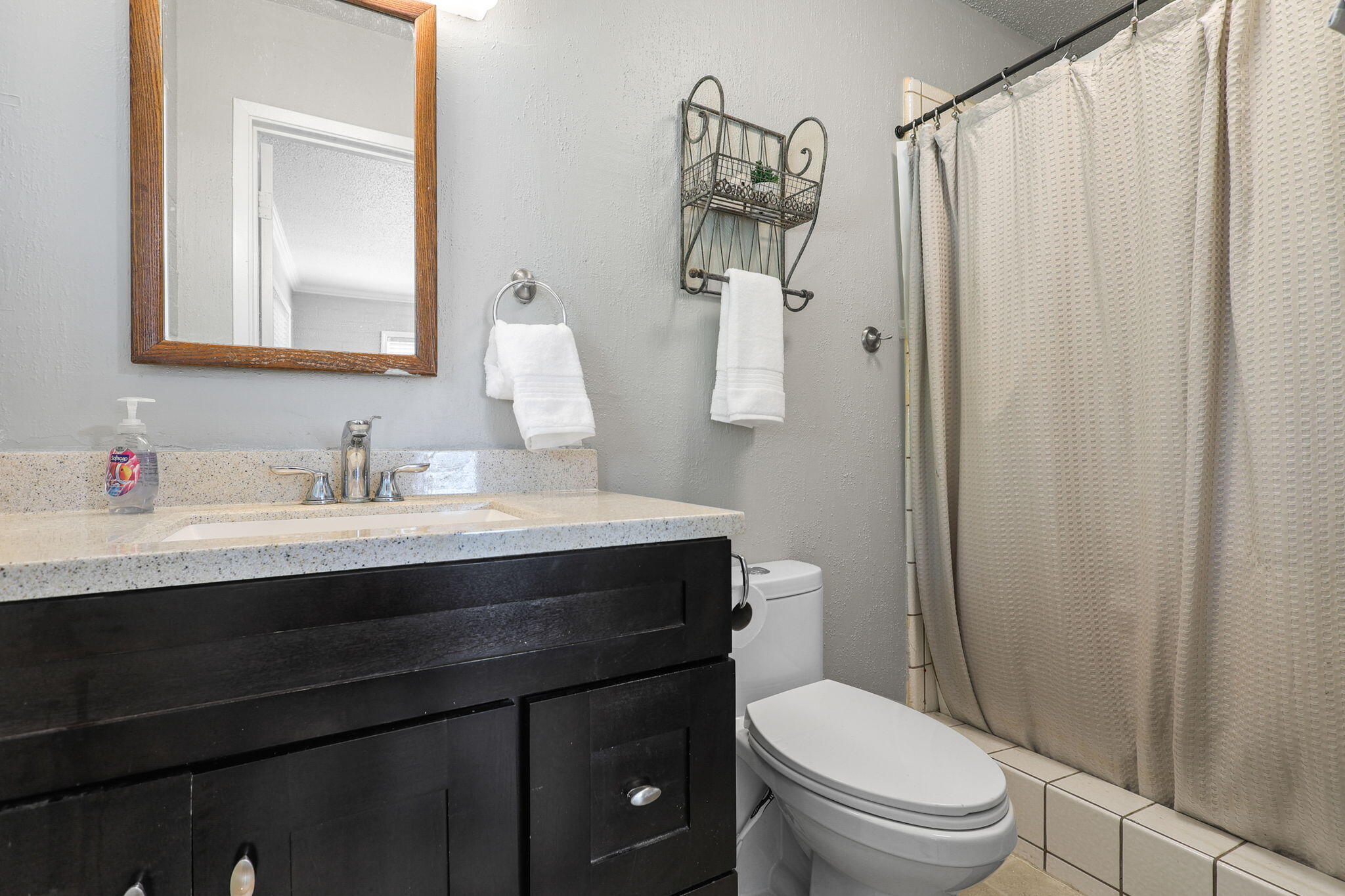 6842 Riverside Drive Redding, CA 96001 - Photo 17 of 33 5-web-or-mls-LZ0A0035