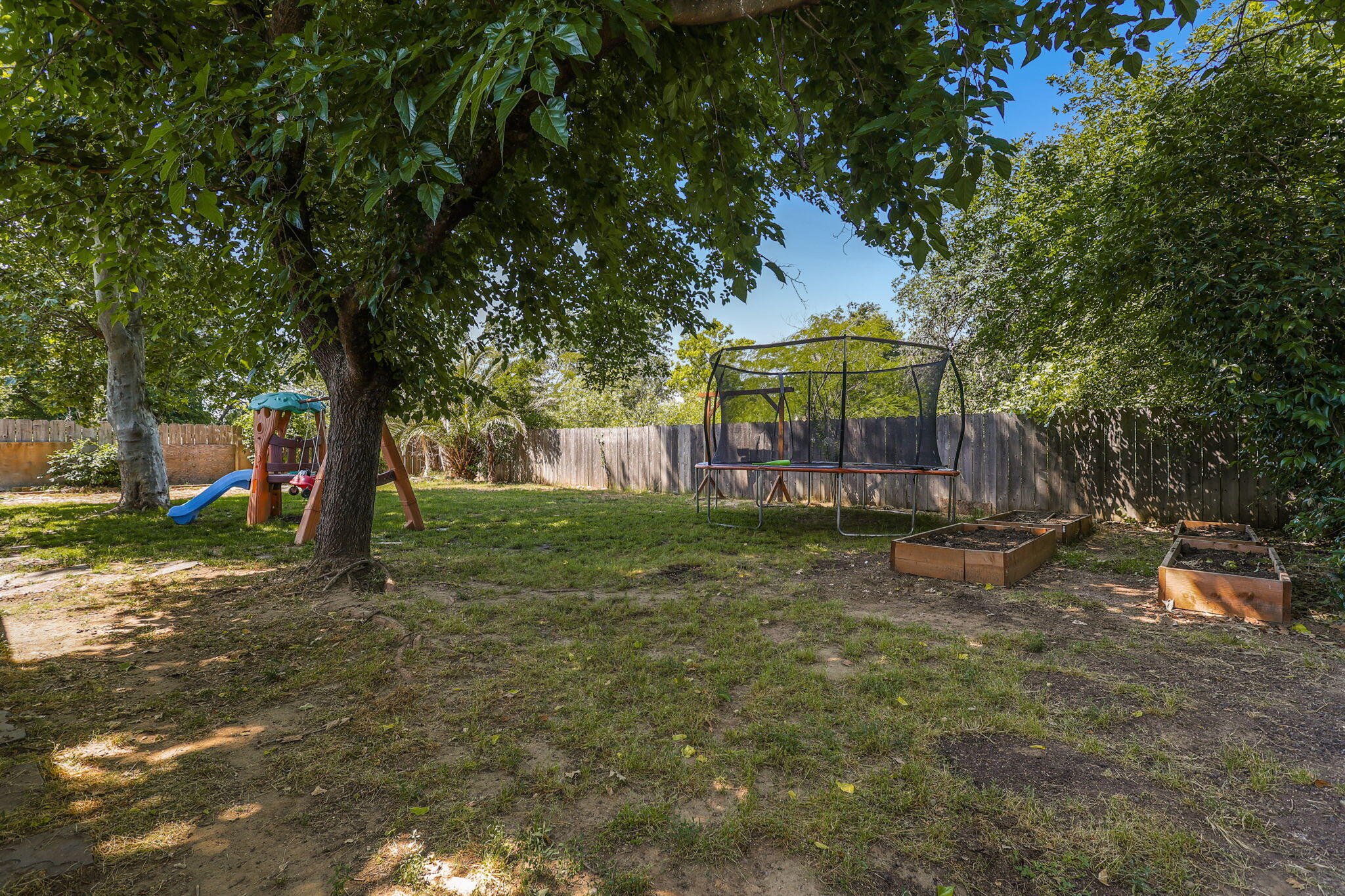 6842 Riverside Drive Redding, CA 96001 - Photo 27 of 33 31-web-or-mls-LZ0A0209