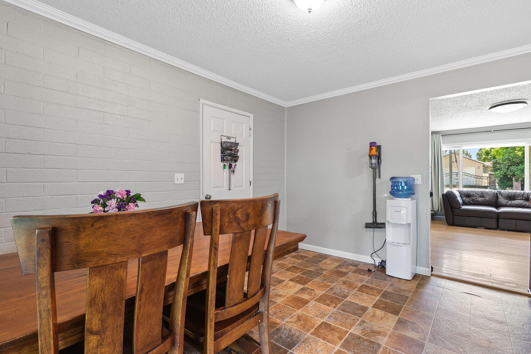6842 Riverside Drive Redding, CA 96001 - Photo 6 of 33 21-web-or-mls-LZ0A0155