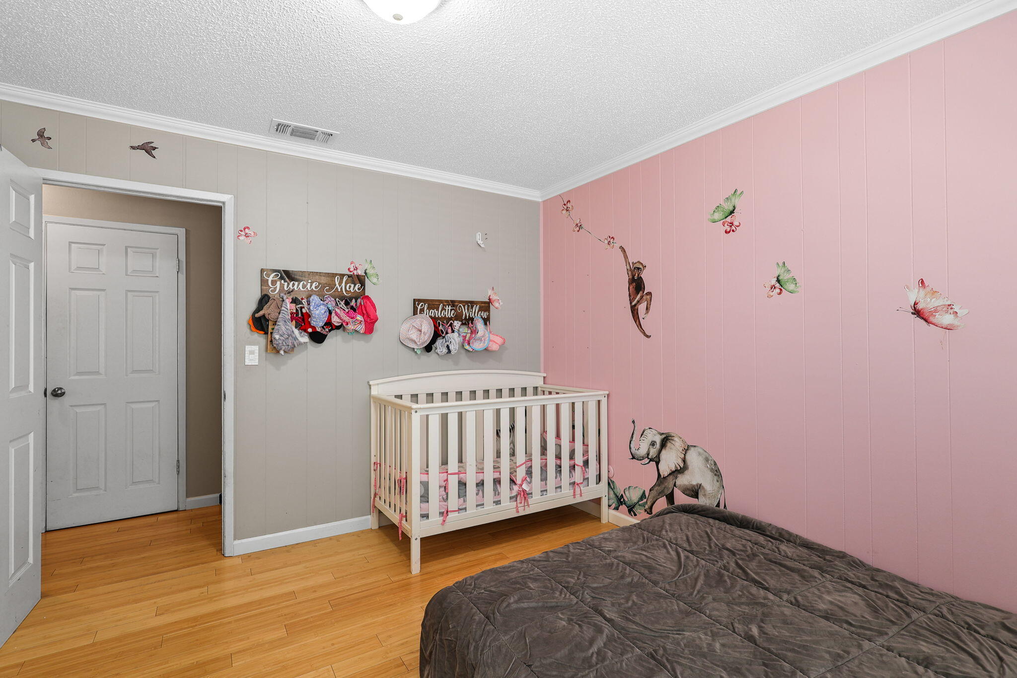 6842 Riverside Drive Redding, CA 96001 - Photo 10 of 33 9-web-or-mls-LZ0A0070