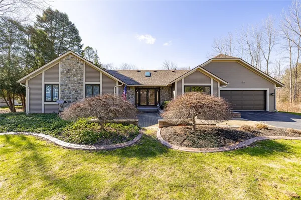 $600,000 | 32 Stone Island Lane, Penfield, NY 14526