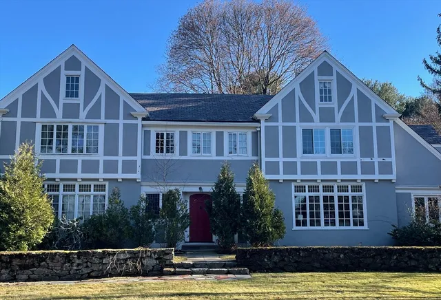 $2,700 | 1420-1426 Centre Street, Unit 2, Newton, MA 02459