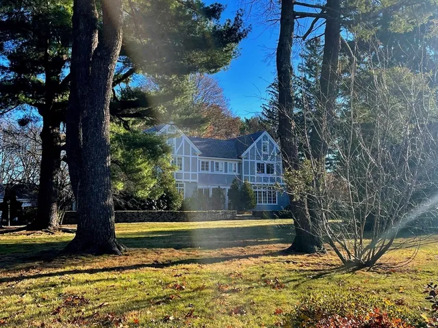 $2,700 | 1420-1426 Centre Street, Unit 2, Newton, MA 02459